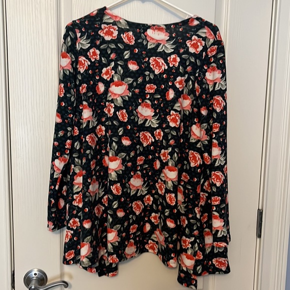 LulaRoe sweater size small - Picture 2 of 4